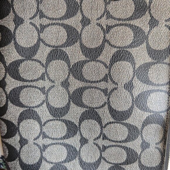 COACH PEYTON BLACK SIGNATURE SWINGPACK with POUCH - Picture 8 of 16